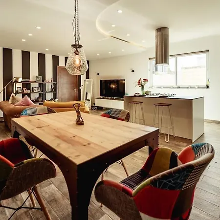 Luxury Designer Penthouse With Private Jacuzzi *