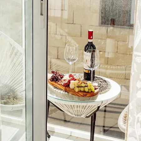 Luxury Designer Penthouse With Private Jacuzzi * Σλιέμα