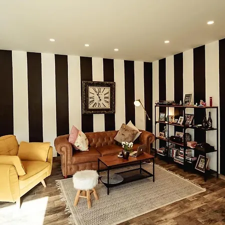 Luxury Designer Penthouse With Private Jacuzzi *