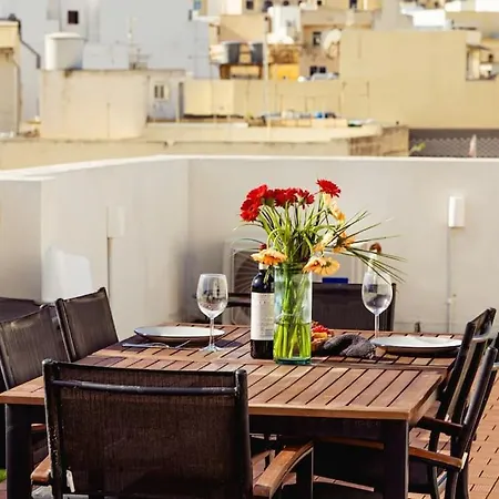 Luxury Designer Penthouse With Private Jacuzzi 아파트 *