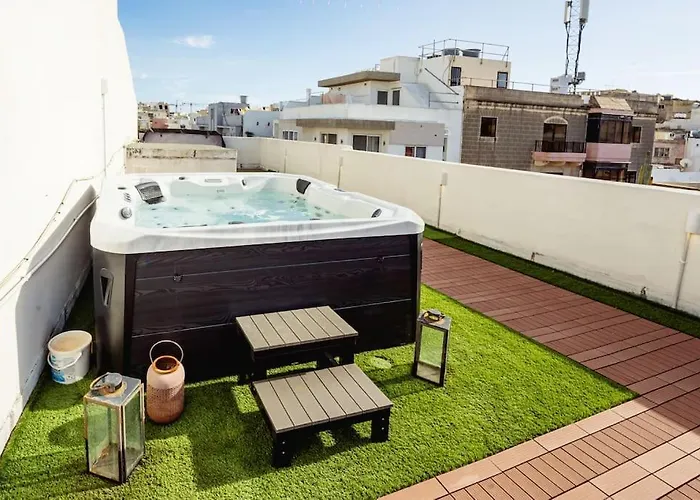 Апартаменты Luxury Designer Penthouse With Private Jacuzzi