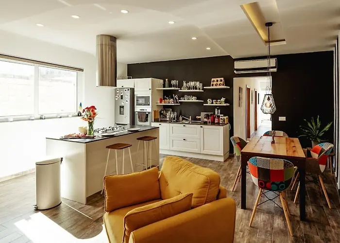 Luxury Designer Penthouse With Private Jacuzzi * Слима