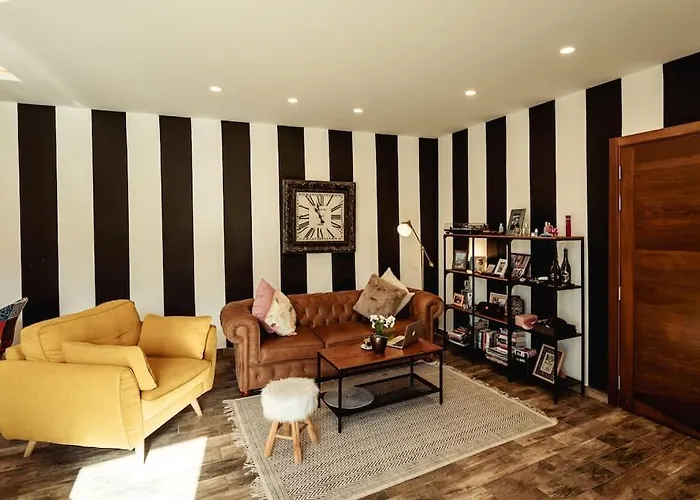 Luxury Designer Penthouse With Private Jacuzzi *