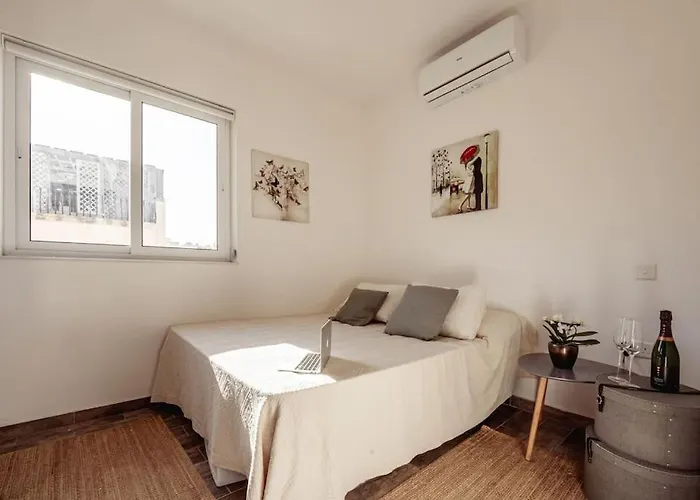 Апартаменты Luxury Designer Penthouse With Private Jacuzzi Слима