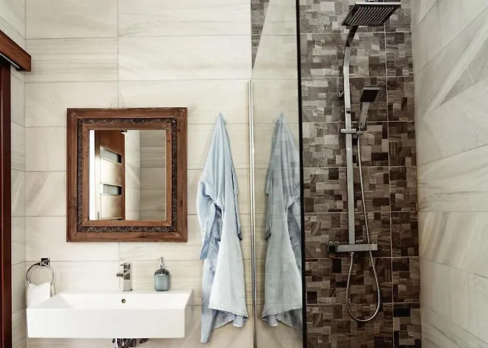 Luxury Designer Penthouse With Private Jacuzzi Слима